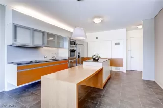 Photo #4: 2325320 Listing