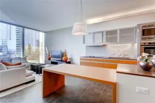 Photo #6: 2325320 Listing