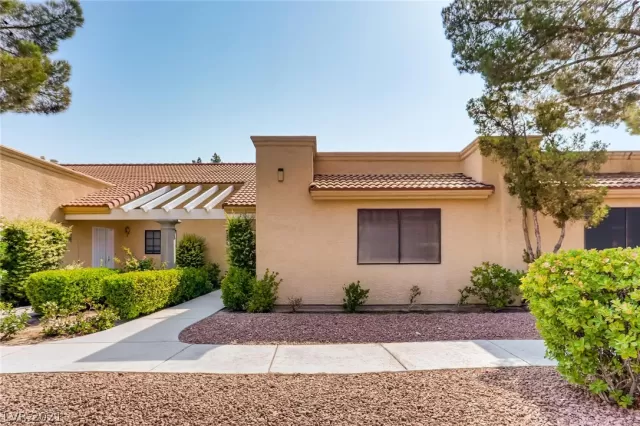 MLS: 2325322 Condo For Sale