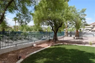 Photo #3: 2325338 Listing