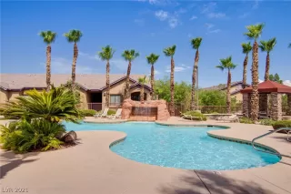 Photo #5: 2325356 Listing