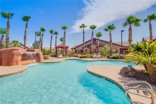 Photo #6: 2325356 Listing