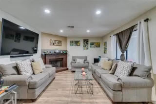 Photo #2: 2325406 Listing