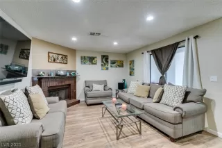 Photo #3: 2325406 Listing