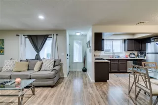 Photo #5: 2325406 Listing