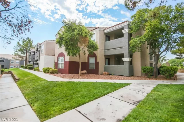 MLS: 2325418 Condo For Sale