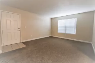 Photo #6: 2325418 Listing