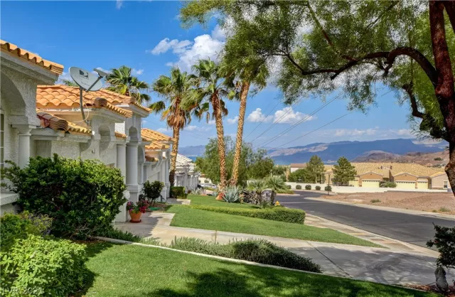 MLS: 2325433 Condo For Sale