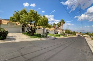 Photo #3: 2325433 Listing 