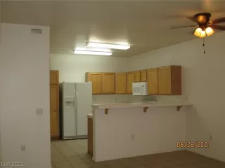 Photo #2: 2325438 Listing