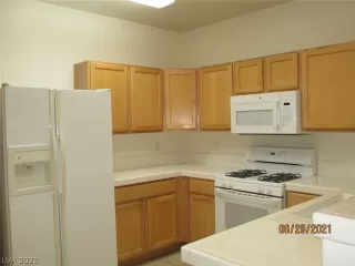 Photo #3: 2325438 Listing