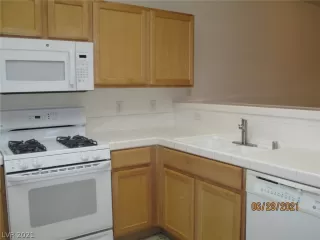 Photo #4: 2325438 Listing