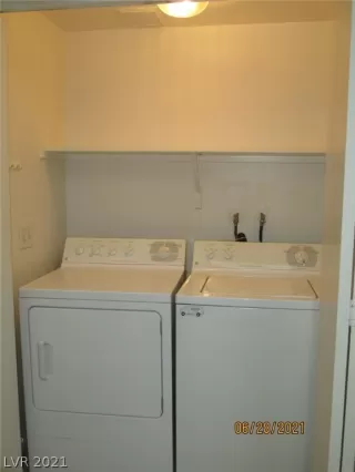 Photo #5: 2325438 Listing