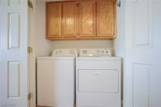 Photo #4: 2325453 Listing