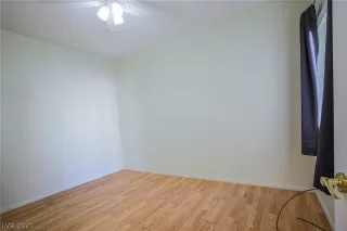 Photo #5: 2325453 Listing