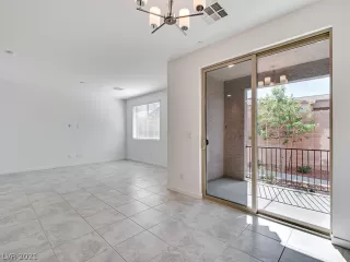 Photo #5: 2325456 Listing