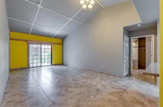 Photo #4: 2325468 Listing