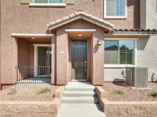 Photo #1: 2325485 Listing