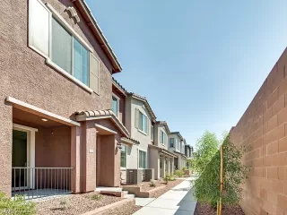 Photo #2: 2325485 Listing