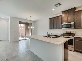 Photo #3: 2325485 Listing