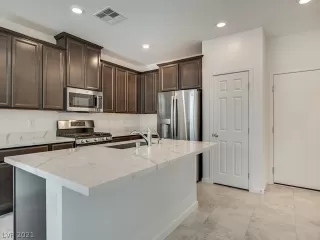 Photo #4: 2325485 Listing