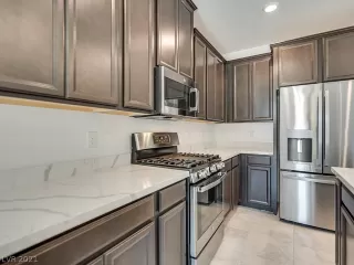 Photo #6: 2325485 Listing