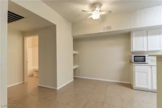 Photo #3: 2325497 Listing