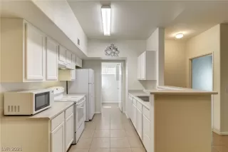 Photo #4: 2325497 Listing