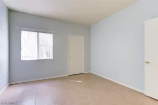 Photo #5: 2325497 Listing