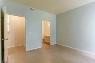 Photo #6: 2325497 Listing