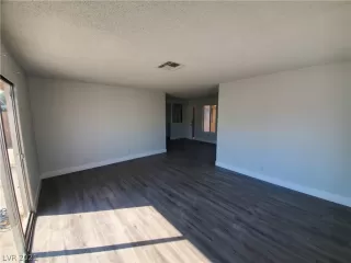 Photo #3: 2325520 Listing 