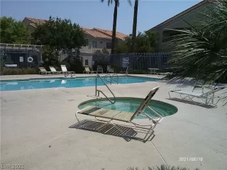 Photo #5: 2325525 Listing