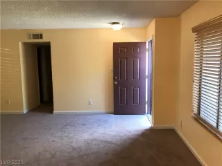 Photo #5: 2325526 Listing 