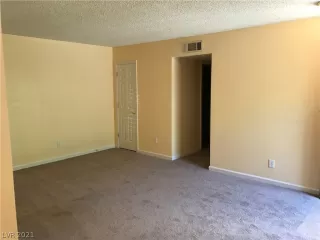 Photo #6: 2325526 Listing 