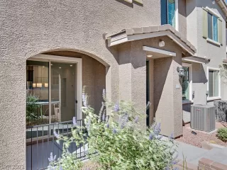 Photo #2: 2325544 Listing