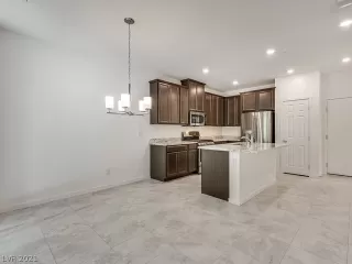 Photo #5: 2325544 Listing