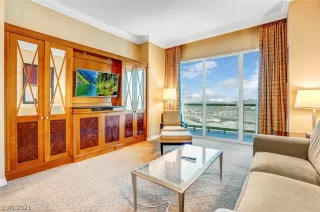 Photo #4: 2325557 Listing 