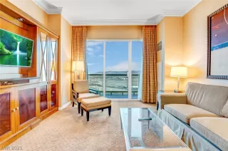 Photo #5: 2325557 Listing 