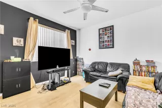 Photo #2: 2325570 Listing