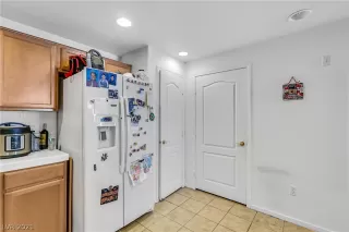 Photo #5: 2325570 Listing