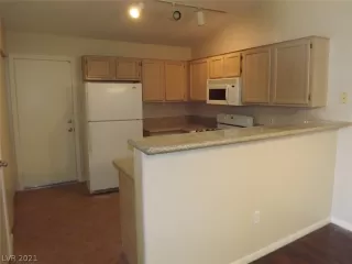 Photo #2: 2325578 Listing