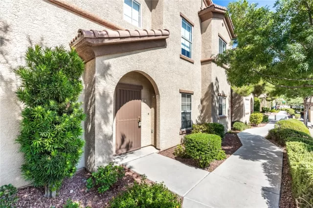 MLS: 2325584 Condo For Sale