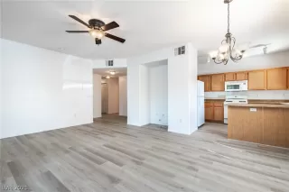 Photo #4: 2325584 Listing