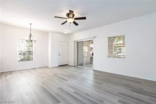 Photo #6: 2325584 Listing