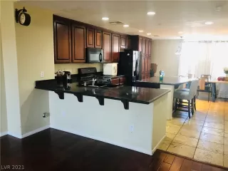 Photo #6: 2325617 Listing