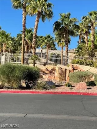 Photo #2: 2325623 Listing