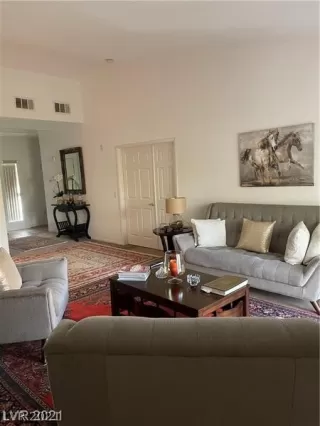 Photo #5: 2325623 Listing