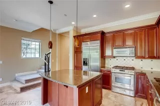 Photo #1: 2325635 Listing