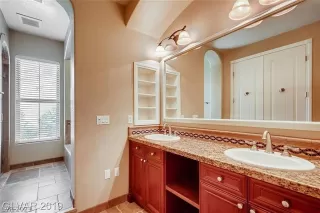 Photo #6: 2325635 Listing