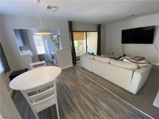 Photo #4: 2325638 Listing 